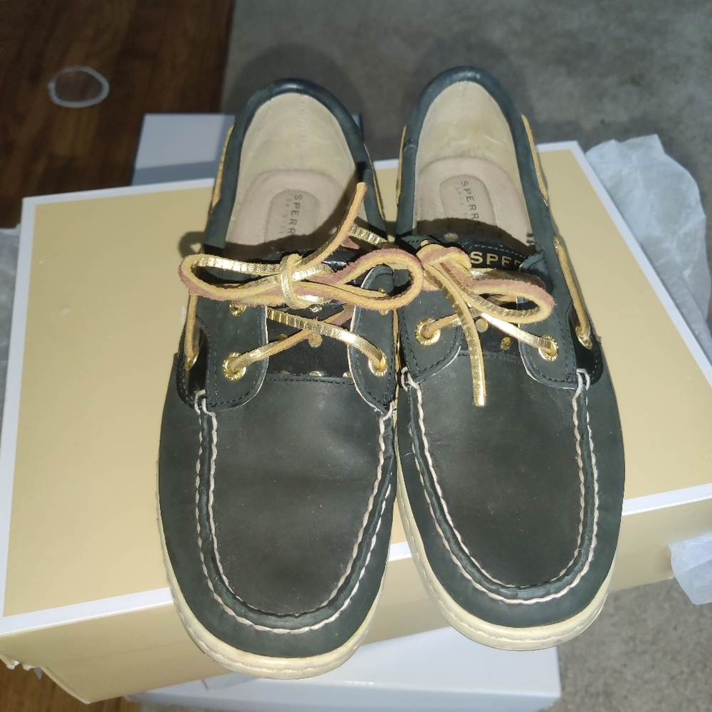Woman's  black sperry's